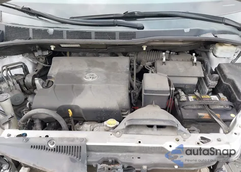 2012 Toyota Sienna Se 8 Passenger z USA, uszkodzony, nr VIN 5TDXK3DC7CS243837